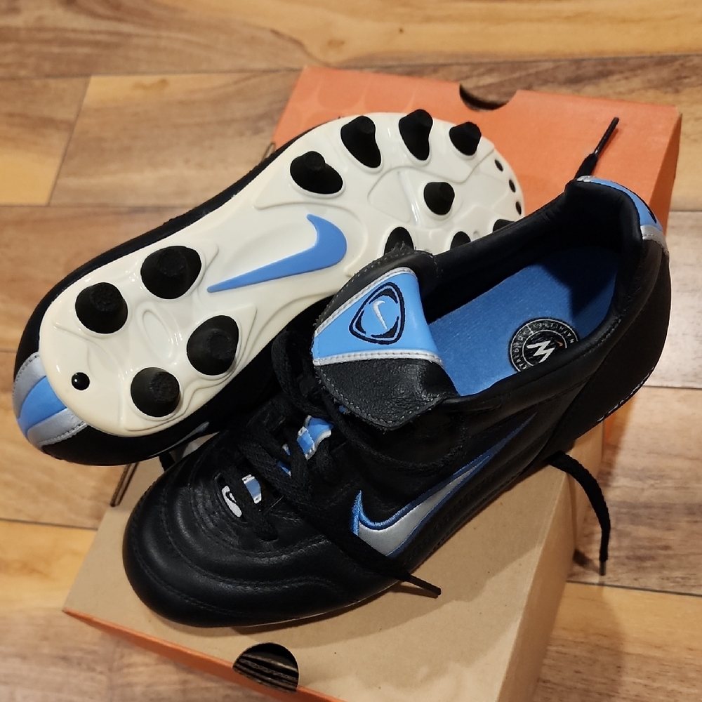 New WMNS VOLANT FG-E Black and Blue WOMEN'S Soccer Cleats